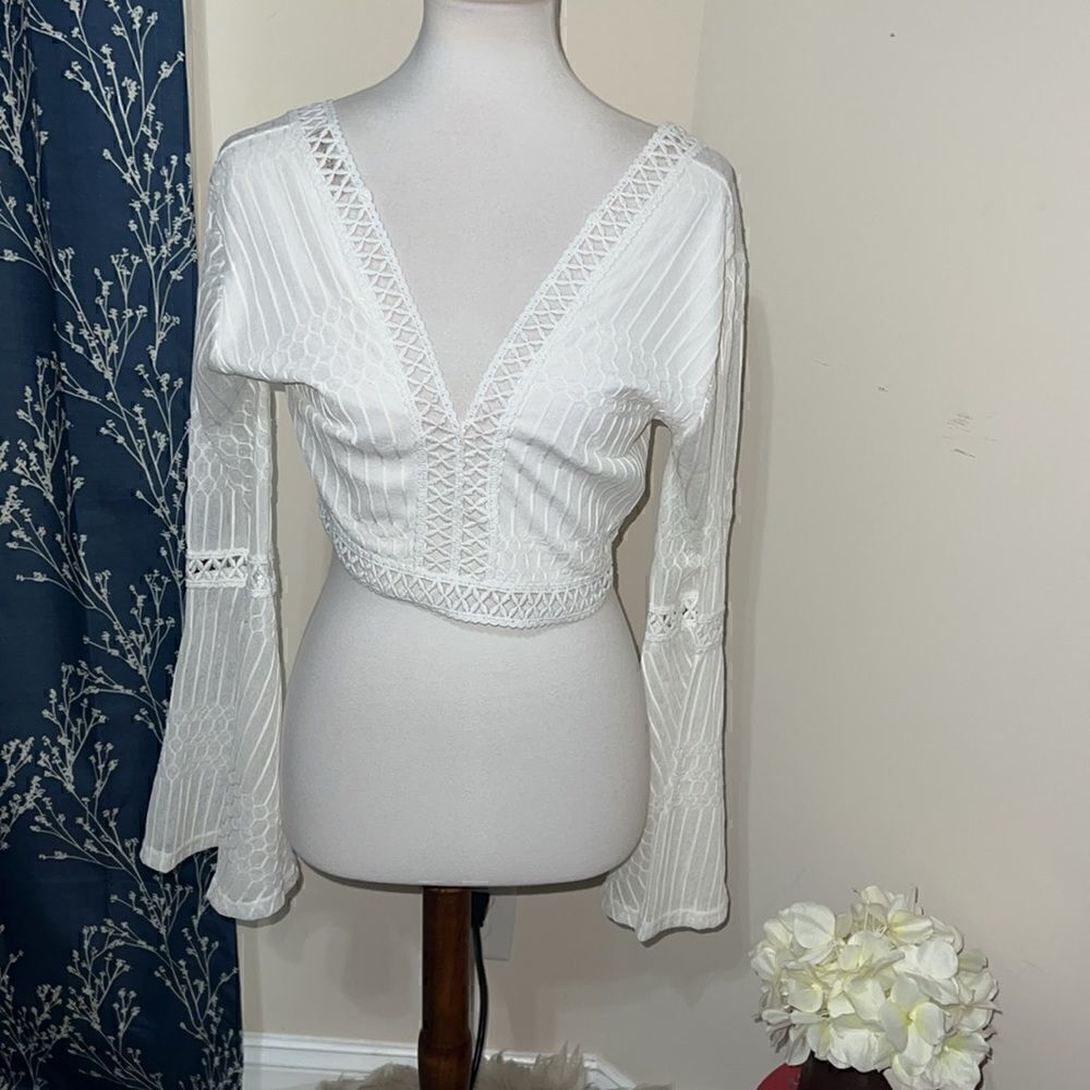 Cupshe White Bell Sleeve Lace Crop Top Deep V-Neck sz S Small Boho Beach